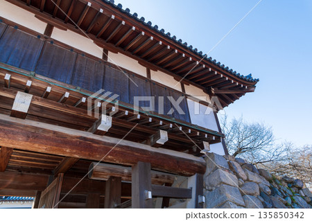 藍天與大和郡山城的大手門 藍天與大和郡山城的大手門 135850342
