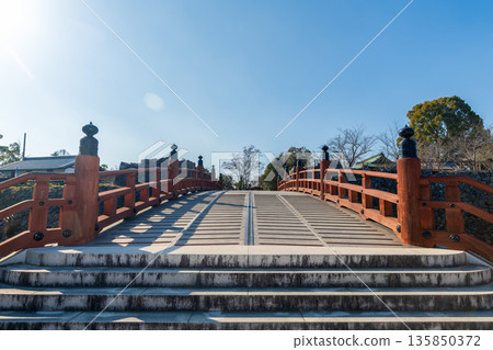 從東向西眺望大和郡山城極樂橋 從東向西眺望大和郡山城極樂橋 135850372