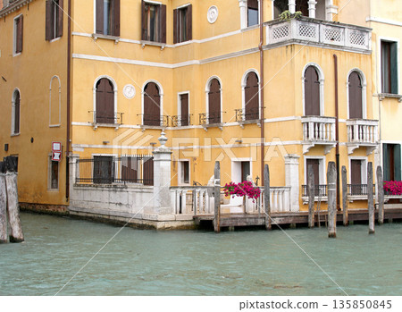 House corner 135850845