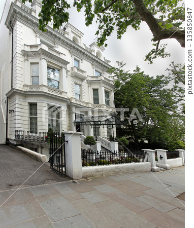 House white 135850847