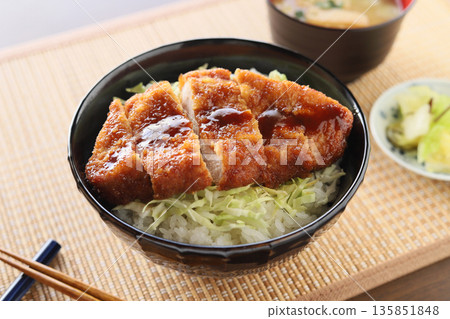 Homemade sauce katsudon (pork loin) Homemade sauce katsudon (pork loin) 135851848