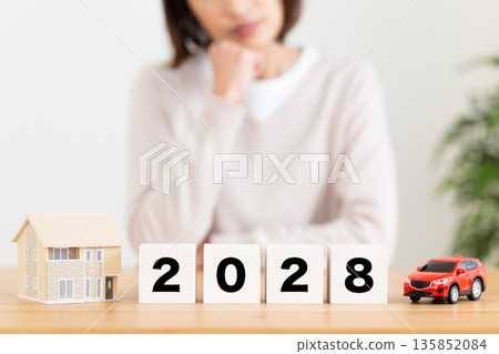 A middle-aged woman worried about the 2030 block 135852084