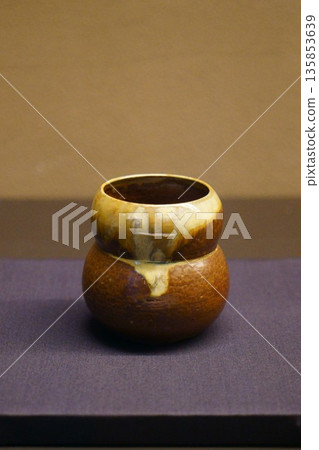 9699 Brown glaze gourd-shaped vase 9699 Brown glaze gourd-shaped vase 135853639