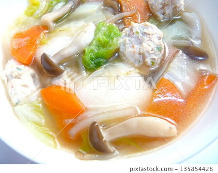 雞肉餃子湯佐年糕 雞肉餃子湯佐年糕 135854428