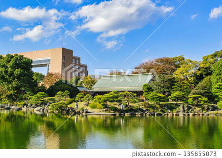 東京都江東區清澄庭園，大泉，踏腳石景觀，靠近大正紀念堂，東京都政府指定風景名勝。 135855073