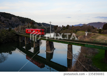 大眼過鐵路橋,謝謝你們的安全保障 大眼過鐵路橋,謝謝你們的安全保障 135856081