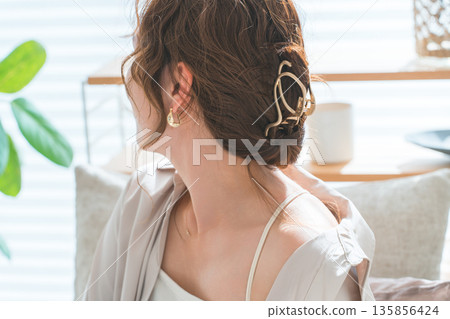 Profile of a woman wearing accessories, earrings, and earrings Profile of a woman wearing accessories, earrings, and earrings 135856424