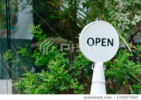 營業中標誌 OPEN 135857560