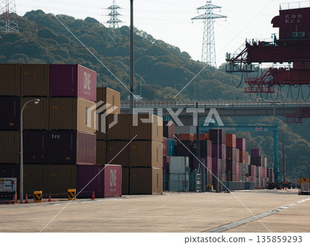 Container ship moored at the container wharf 135859293