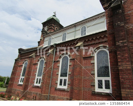 田平大教堂是一座磚木結構建築，於 1918 年竣工，位於長崎縣平戶市 135860454