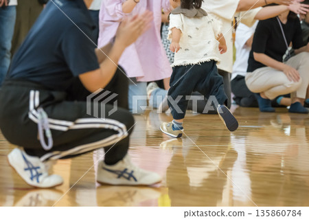 [幼兒園運動會障礙賽] 135860784