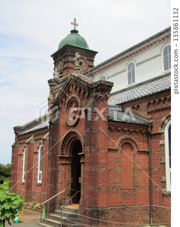 田平大教堂是一座磚木結構建築,於 1918 年竣工,位於長崎縣平戶市 田平大教堂是一座磚木結構建築,於 1918 年竣工,位於長崎縣平戶市 135861132