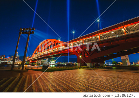 被點燃的神戶大橋 135861273