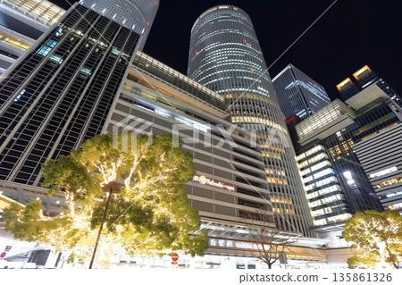 【愛知縣】名古屋站（JR中央塔）前的夜景 135861326