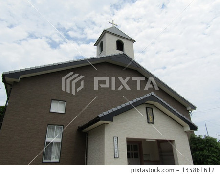 位於長崎縣平戶市木賀津町的天主教木賀津教堂，展出了永井博士的最後一部作品《十字架的車站》。 135861612