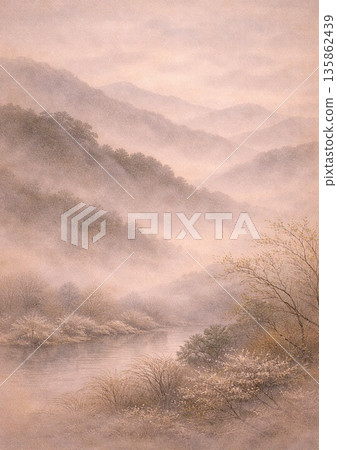 清晨霧氣瀰漫的湖畔 135862439