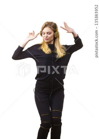 Teenage woman wearing headphones Teenage woman wearing headphones 135863952
