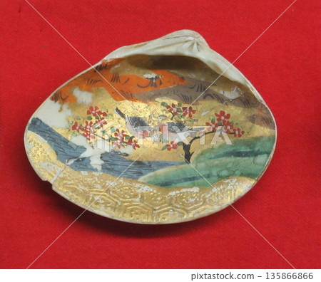 Shell Matching: Pictures drawn on clams Shell Matching: Pictures drawn on clams 135866866