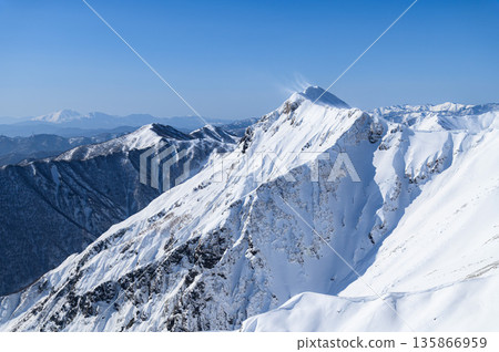 隆冬時節,從谷川山天神嶺眺望的雪景 隆冬時節,從谷川山天神嶺眺望的雪景 135866959