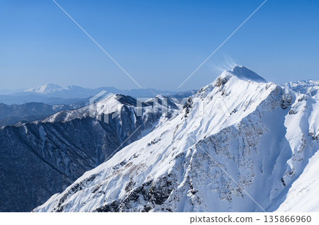 隆冬時節,從谷川山天神嶺眺望的雪景 隆冬時節,從谷川山天神嶺眺望的雪景 135866960