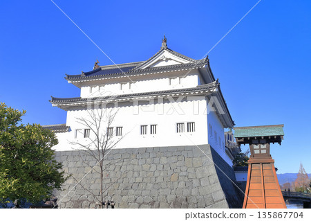 【靜岡縣】晴天下的駿府城辰巳塔 135867704