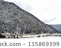 This is the Hamakaze limited express train running on the Bantan Line, a local line through the snow-covered mountains. 135869399