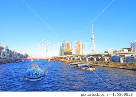 東京晴空塔和位於東京墨田區的水上巴士 135869838