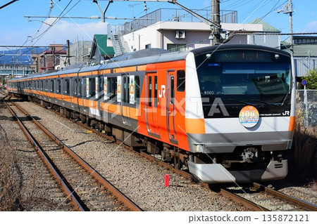 E233 series 0 series blue 660 train decorated to commemorate the 100th anniversary of the opening of the Itsukaichi Line 135872121