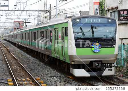 為慶祝埼京線開通40週年,E233系列、7000系列、Hae 117號埼京線列車進行了車身彩繪。 為慶祝埼京線開通40週年,E233系列、7000系列、Hae 117號埼京線列車進行了車身彩繪。 135872336