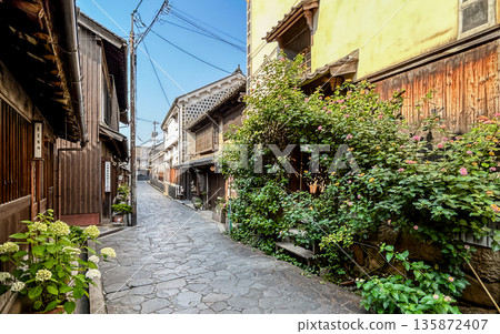 The charming streets of Tomonoura, where the old townscape remains 135872407