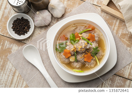 Close up Clear glass noodle soup with Minced Pork and carrot.Asian Meatball Soup with cellophane noodle (Gaeng Jued Woon Sen).Top view Close up Clear glass noodle soup with Minced Pork and carrot.Asian Meatball Soup with cellophane noodle (Gaeng Jued Woon Sen).Top view 135872641
