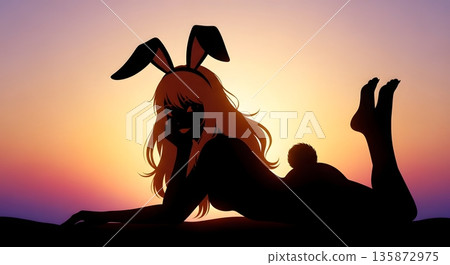 躺著的兔女郎剪影 135872975