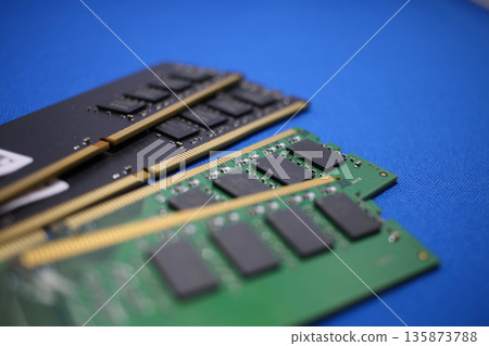 電腦中安裝的內存 135873788