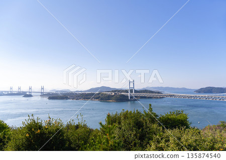 從岡山縣倉敷市鷲羽山眺望瀨戶大橋 從岡山縣倉敷市鷲羽山眺望瀨戶大橋 135874540