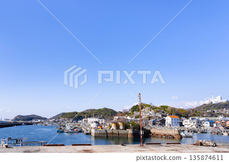 從岡山縣倉敷市龍之浦公園看到的下津港 135874611