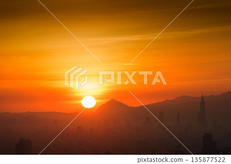 Taiwan Dadao Mountain Sunrise Vivid Orange Sky Mountain Silhouette Hazy. 135877522