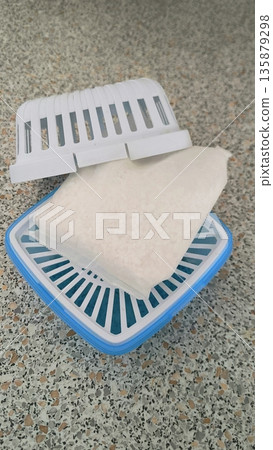 Moisture control kit: container with lid and absorbent bag Moisture control kit: container with lid and absorbent bag 135879298