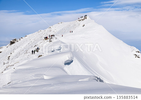 The beautiful ridgeline leading to Oki-no-mimi and Mt. Tanigawa in the dead of winter 135883514