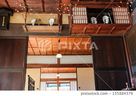 神道祭壇上的瑪尤達瑪裝飾 135884379