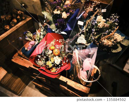 Florist's storefront 135884502