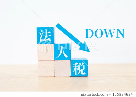 An image of downward-sloping building blocks representing a corporate tax cut. 135884684