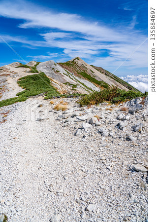 View of Mount Korenge (Dainichi-dake) from the border of the three countries. Traverse from Hakuba-Oike to Mount Hakuba in the Northern Alps. 135884697