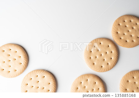 Product photography of round biscuits lined up on a white background Product photography of round biscuits lined up on a white background 135885168
