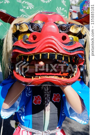 節日的舞獅 節日的舞獅 135885181