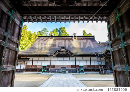 高野山金剛峰寺 - 從正門眺望主寺 高野山金剛峰寺 - 從正門眺望主寺 135885906