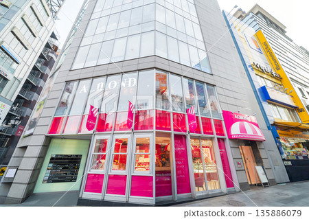 東京港區六本木杏仁前的景色 東京港區六本木杏仁前的景色 135886079