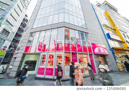 東京港區六本木杏仁前的景色 東京港區六本木杏仁前的景色 135886080