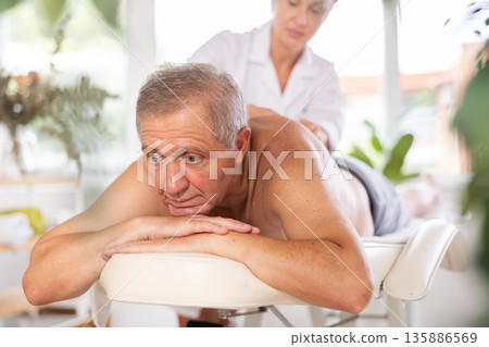 male patient having massage male patient having massage 135886569