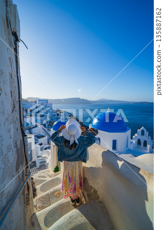 聖托里尼美麗的圓頂 135887162