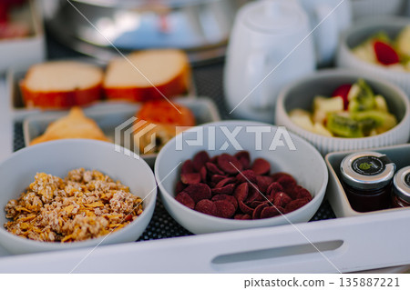 在聖托里尼享用早餐 135887221